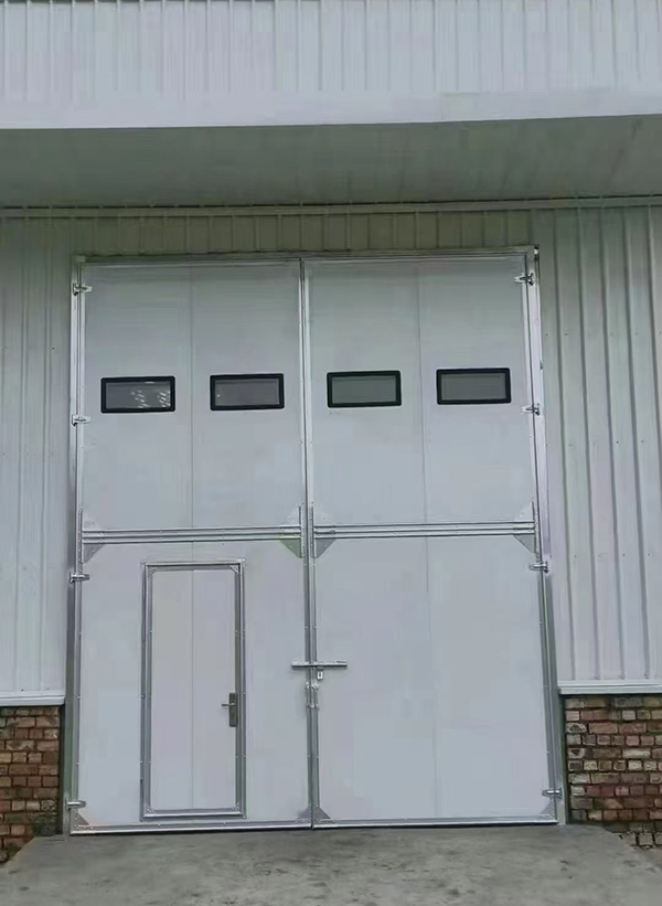 永昌工业门在设备装配车间出入口的实施记录